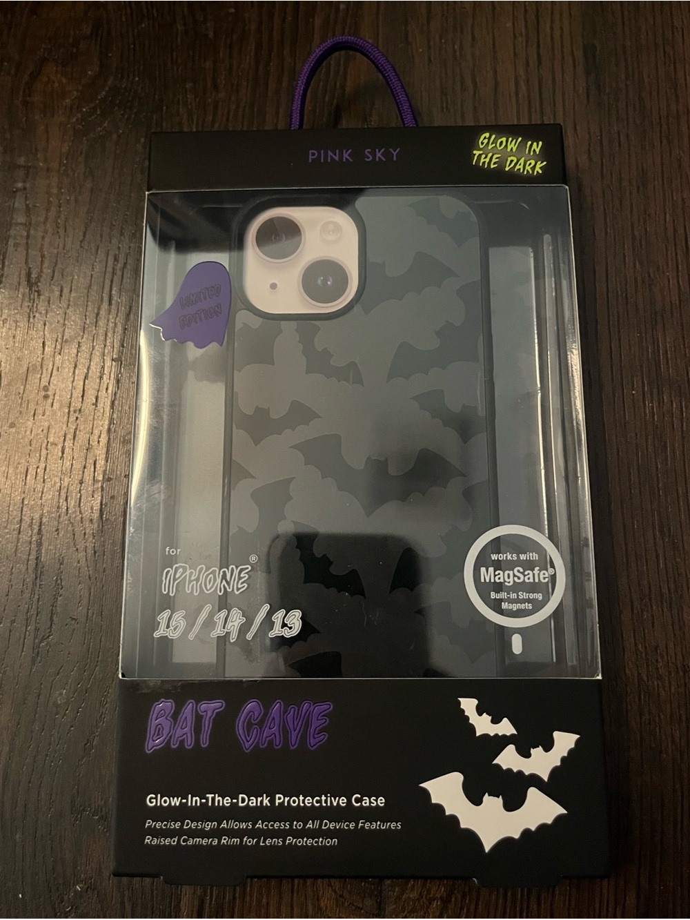 Hot Topic Bat Cave Glow-in-the-Dark MagSafe Case - Black